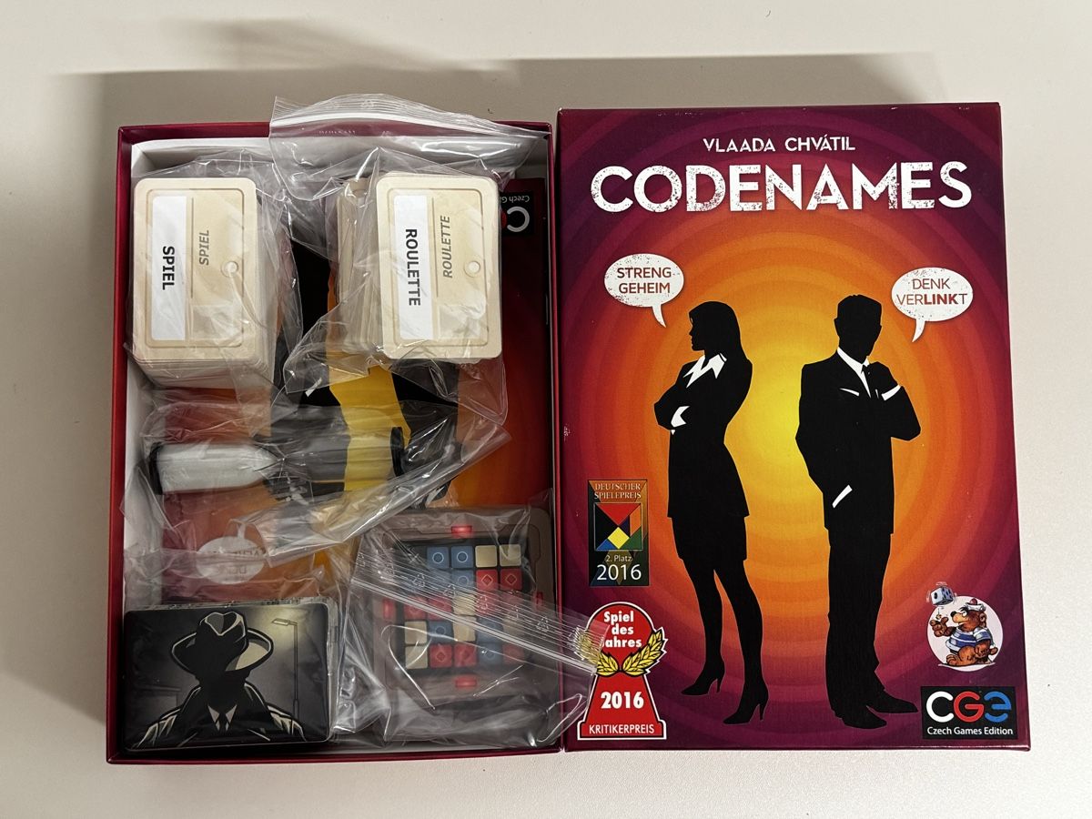 Giochi: Codenames Brettspiel VLADA CHVÁTIL NEU & Originalverpackt  – Nuovo e nell'imballaggio originale da Zürich venduto da Nobs1