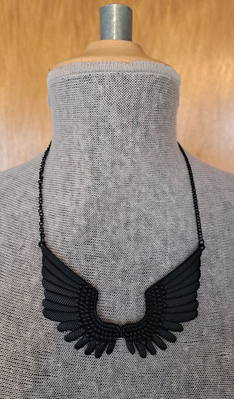Catenine: Schwarze Flügel Halskette – Nuovo (secondo la descrizione) da Reutigen venduto da IrisFashion 1