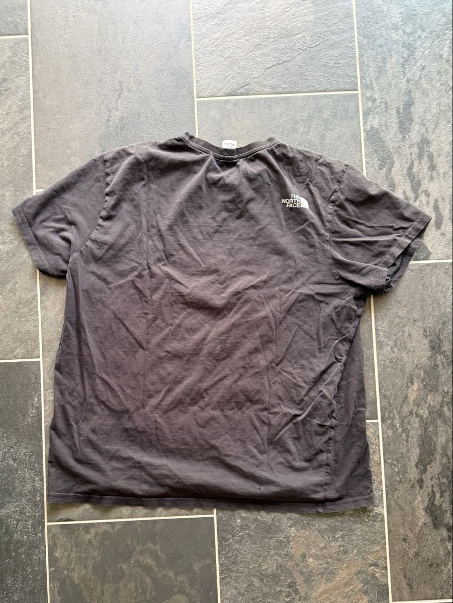 T-Shirts: The North Face Tshirt M – Gebraucht aus Nürensdorf von gia_82qt 1