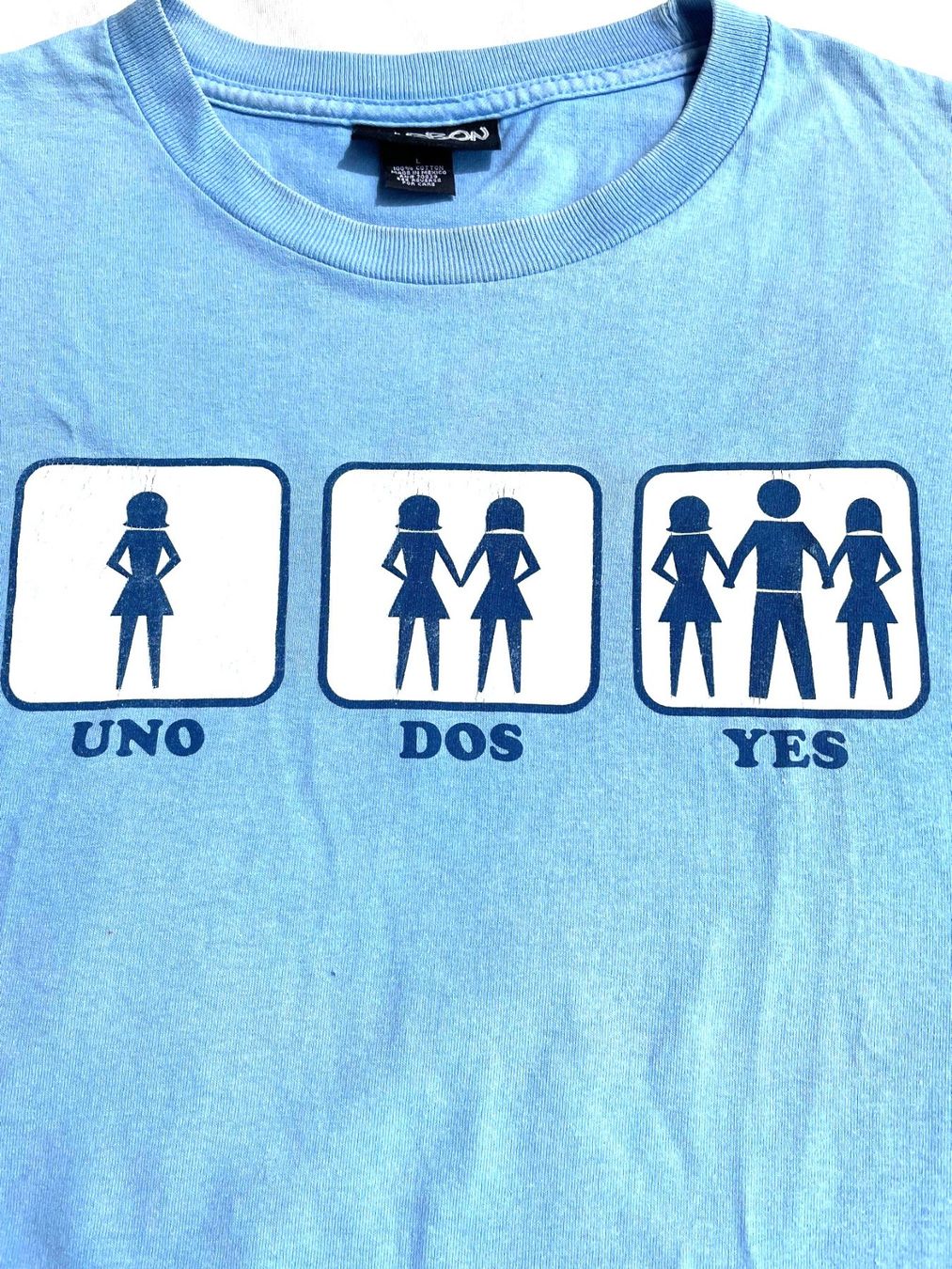 T-shirt: Freches T-Shirt "UNO-DOS-YES" Grösse L – Usato da Rüti ZH venduto da Sir_of_Sealand