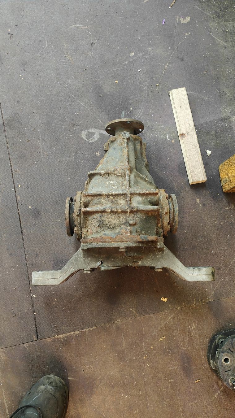 BMW Tutti pezzi di ricambio auto: BMW E36 Differential und Antriebswellen – Usato da Schafisheim venduto da VFDS