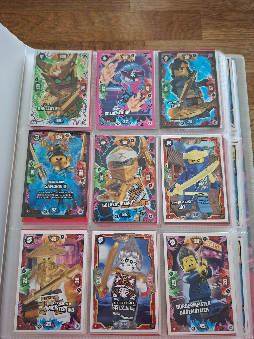 Carte collezionabili: Ninjago Sammelkarten inkl. Album – Usato da Lohn SH venduto da Zwierbel