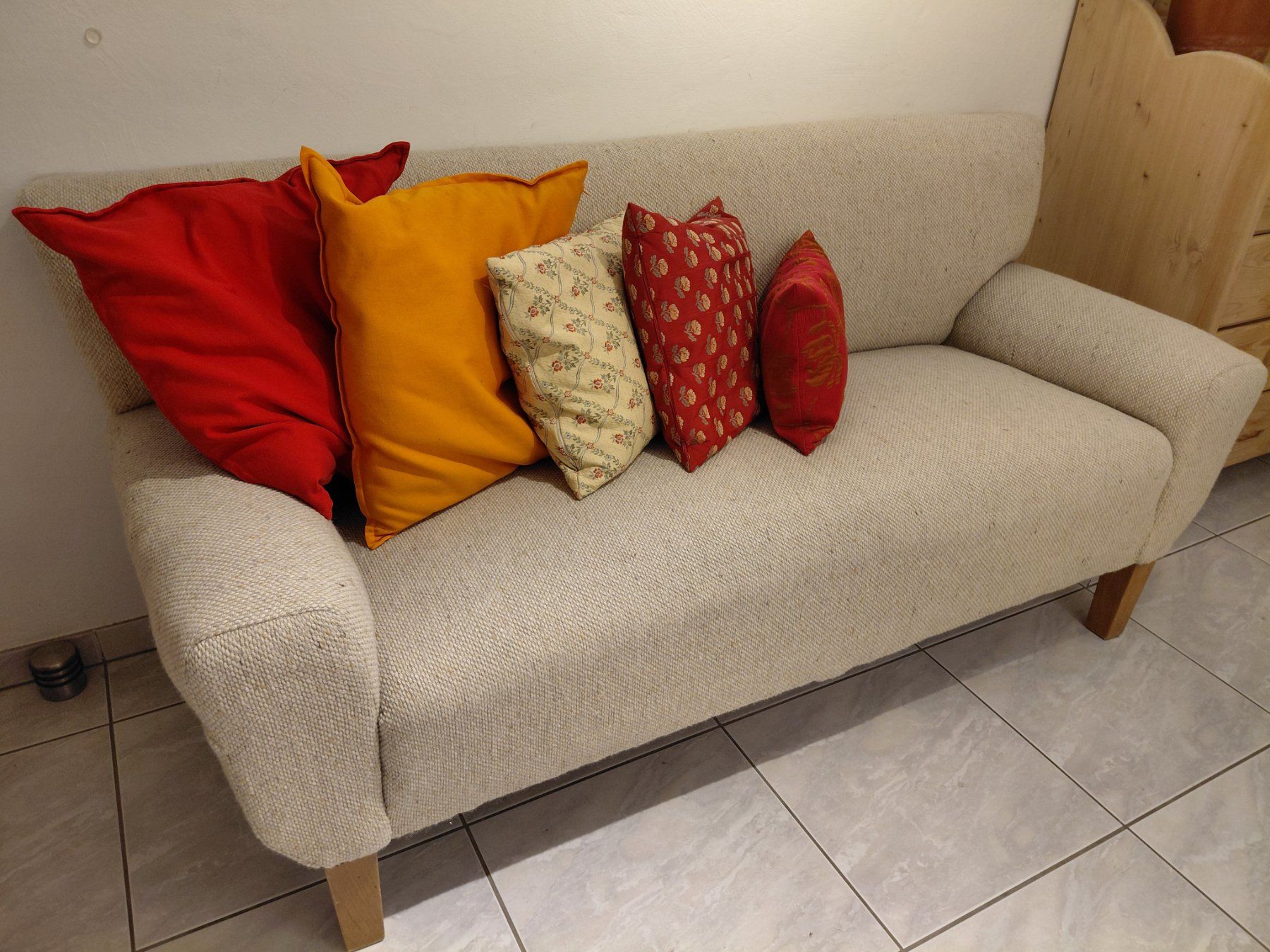 Divani: Federkern-Sofa - aus Naturwolle – Usato da Klingnau venduto da Schindmaster 1