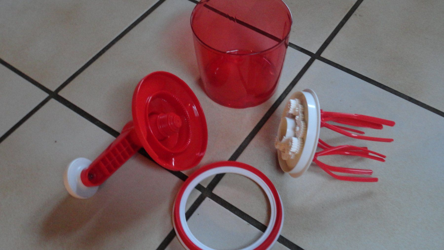 Tupperware Appareils de cuisine: Tupperware Speddy Chef Küchenblitz Neuwertig Rot oder H.blau – Neuf (Voir description) à Gstaad par Meiel2020 6