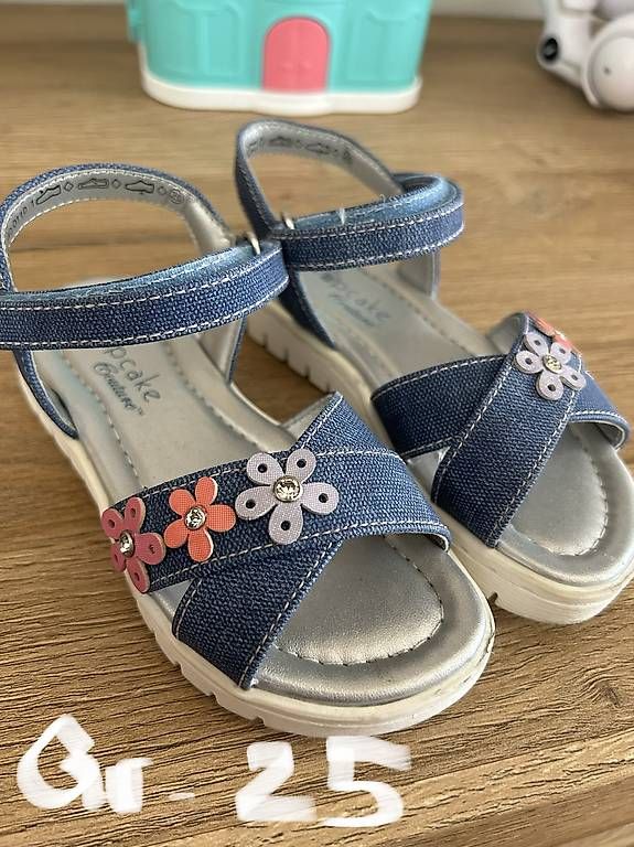 Schuhe für Mädchen: Diverse Kinderschuhe – Gebraucht aus Oberstocken von sui_d7tt 2