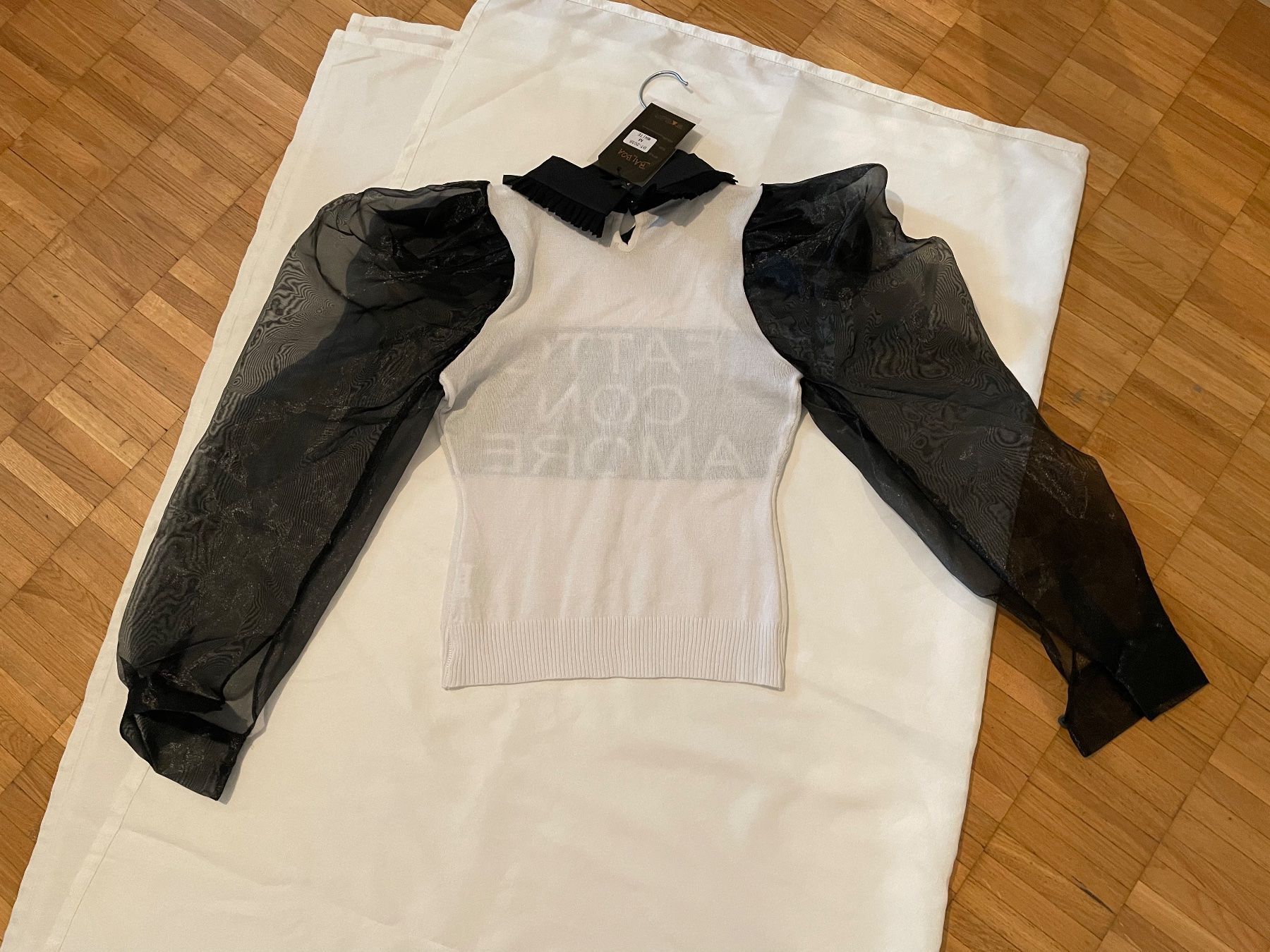 Blusen: Bluse White und Black – Neu und originalverpackt aus Rüti ZH von EMCRM 4
