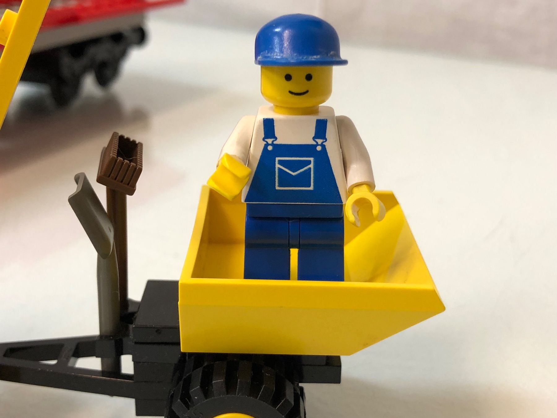 Lego Kit di costruzioni: LEGO 4543 - Tractor Flatbed 9V Eisenbahn Tieflader Waggon – Usato da Brunnen venduto da Allerwaren 9