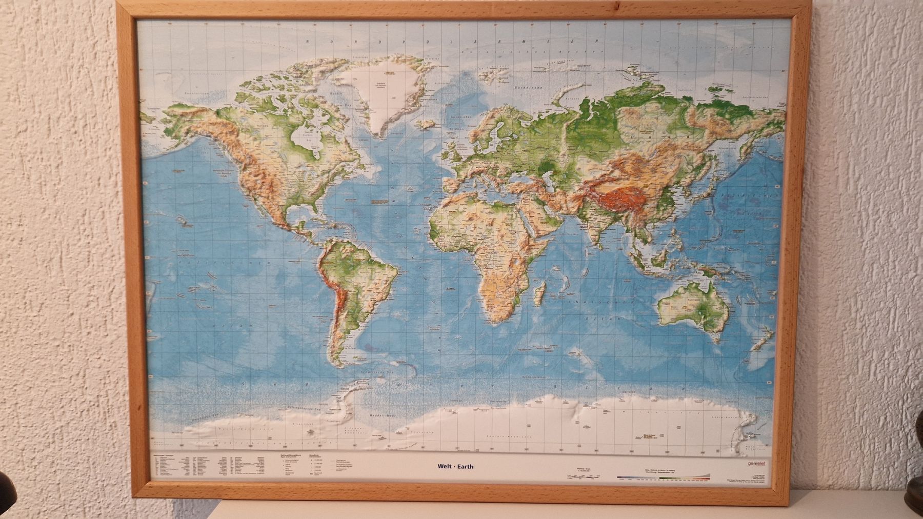 Foto & Immagini: Bild: Welt mit Relief, 80x60cm mit Holzrahmen – Nuovo (secondo la descrizione) da Jona venduto da bele19