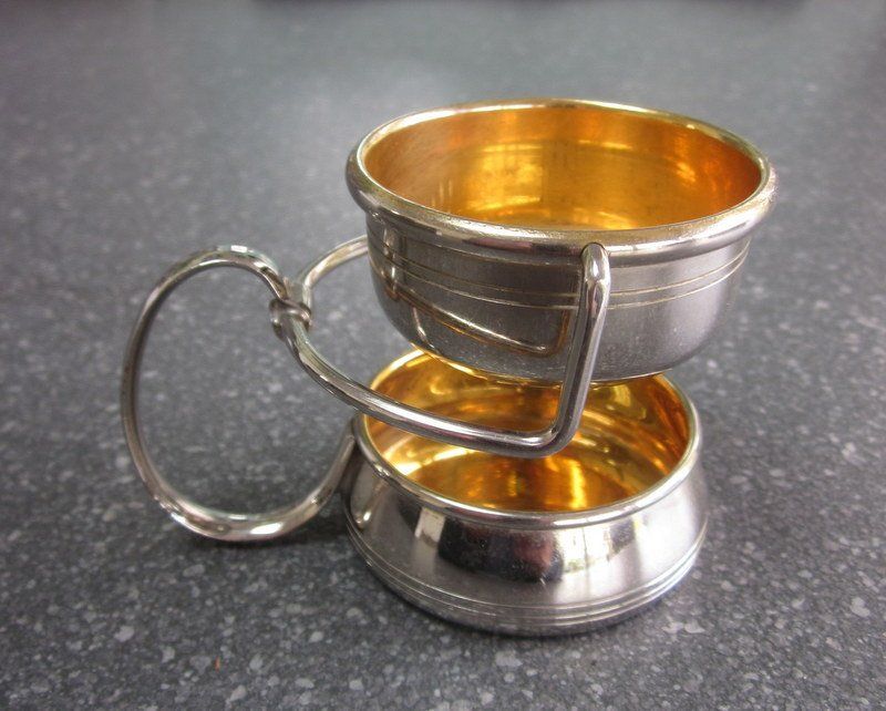 Elettrodomestici da cucina: Teebeutelhalter / Sieb mit Tropfschale aus Metall – Usato da Bischofszell venduto da raika 1