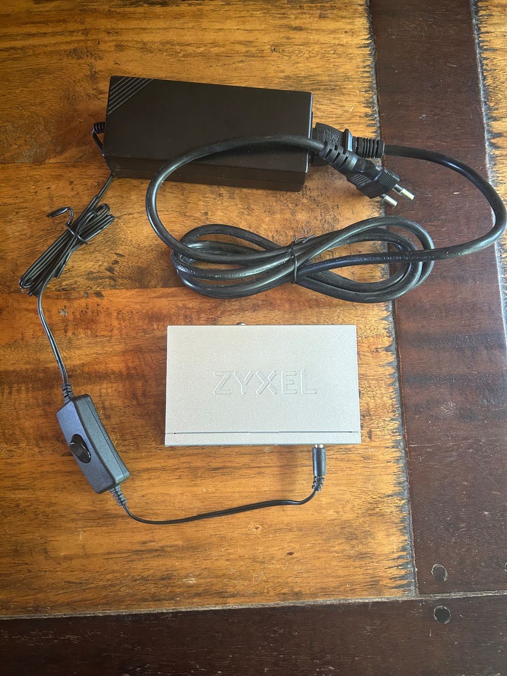Zyxel Hub & Switch: Zyxel Switch 5 Port ab CHF 1.00 – Usato da Anglikon venduto da Buas