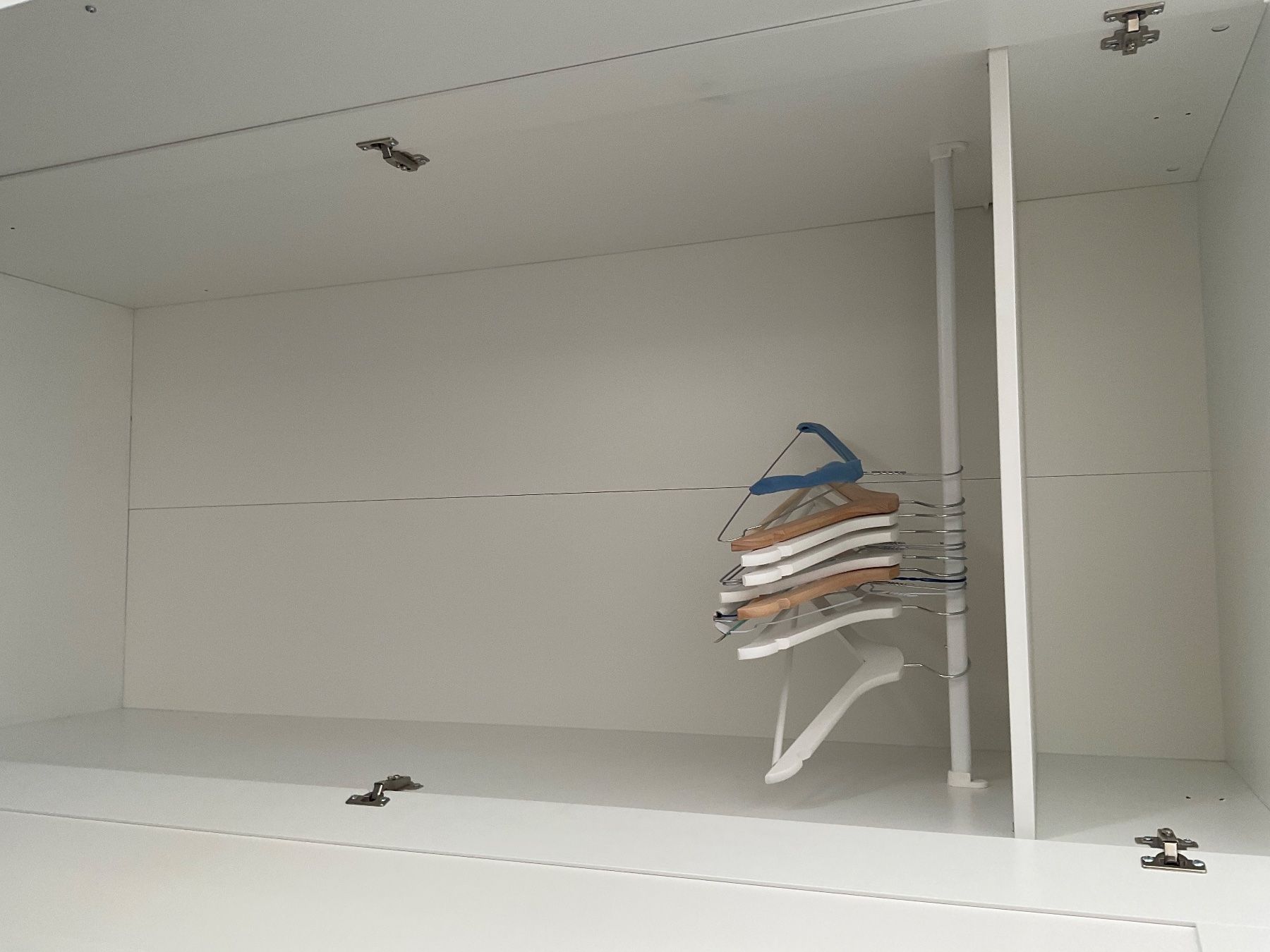 Armoires: Schrank inkl. Kleiderstange – D'occasion à St. Gallen par fri_wf5c 1