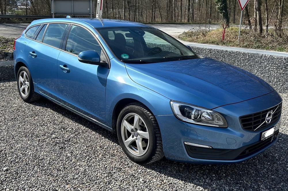 Volvo V60 D2 Kinetic nur 82000 km frisch ab MFK