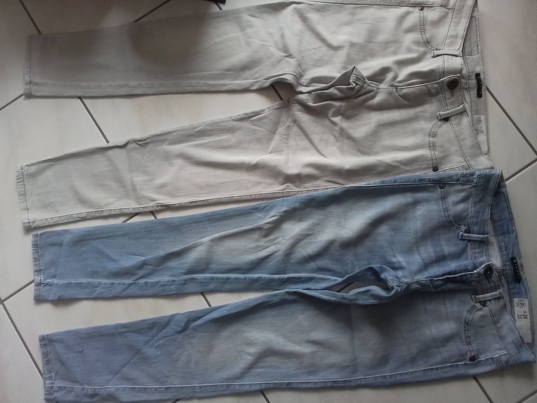 Sisley Pantaloni: 2Paar Hosen Sisley 26/33 – Usato da Heimberg venduto da sunny1970