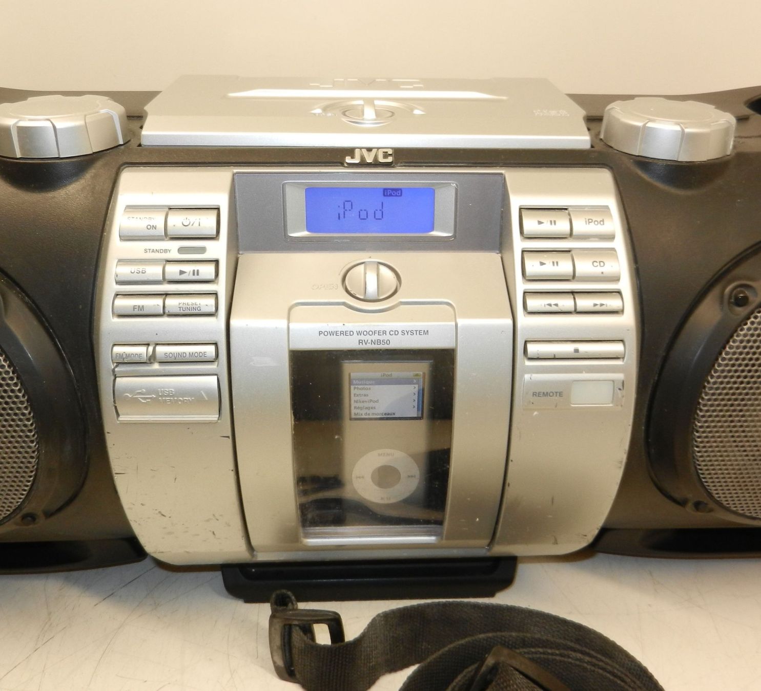 JVC Tragbarer Mediaplayer: JVC BoomBlaster RV-NB50 mit IPod – Gebraucht aus Männedorf von livesteam 2