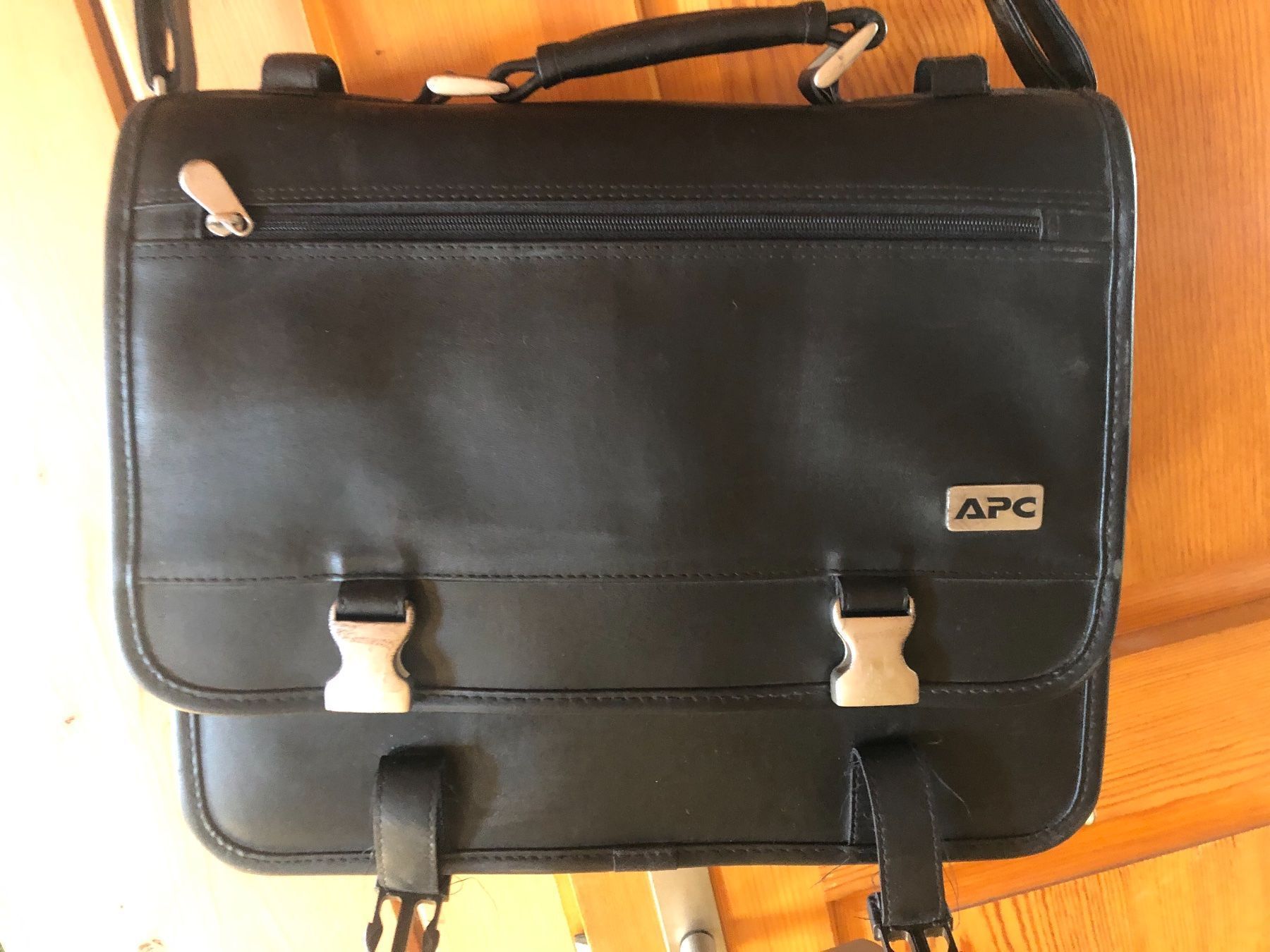 Apc Taschen: APC Ledertasche – Gebraucht aus Trin von gumalcan