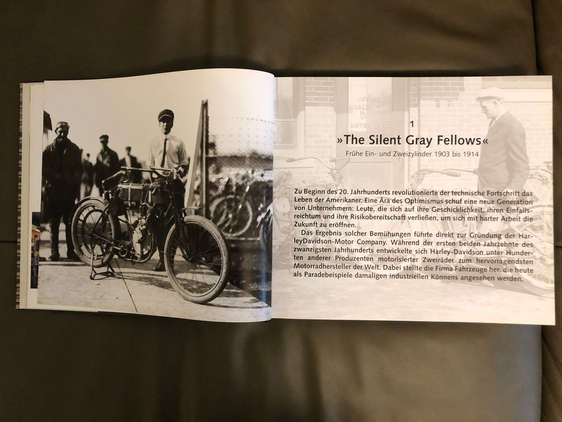 Bücher: Buch The Harley Davidson Motor Co. Archiv Kollektion – Gebraucht aus Nunningen von anclaudia 2
