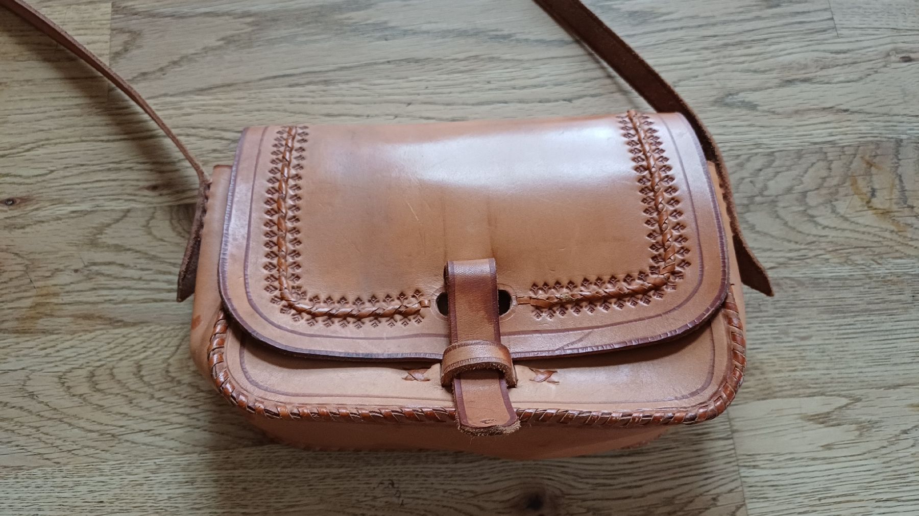 Borse da donna: Kleine Ledertasche – Usato da Flawil venduto da Pinkmalibu 2