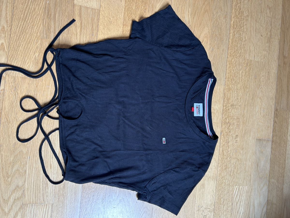 Tommy Hilfiger Top: Top Tommy Hilfiger – Usato da Daillens venduto da guisepa