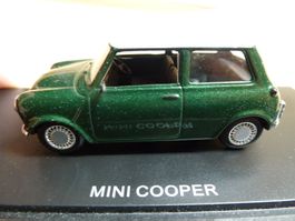 Mini Cooper in Schaukasten
