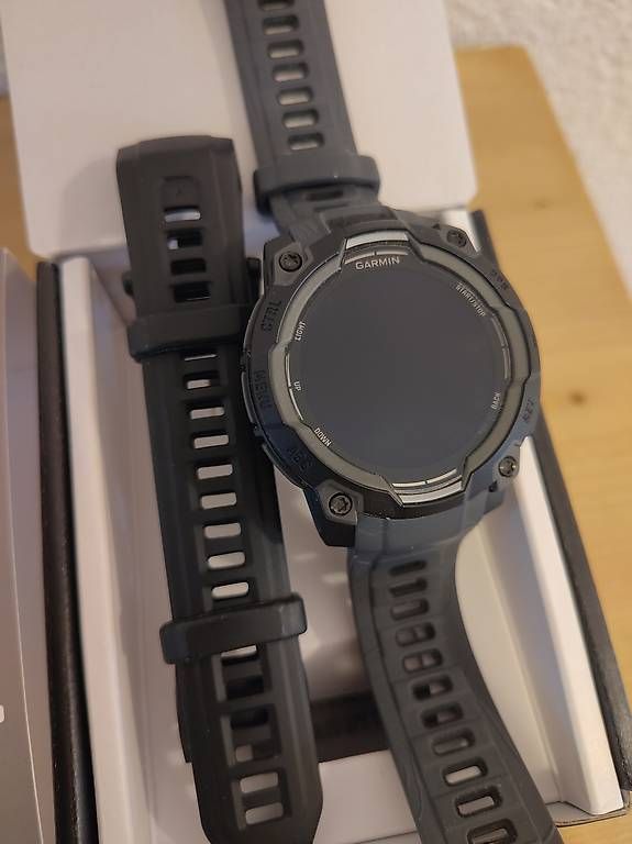 Smartwatch: Garmin Instinct 3 Amoled 45mm – D'occasion à Mels par alpinist. 3