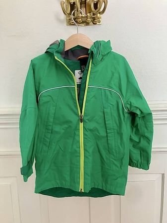 Grüne Regenjacke 104