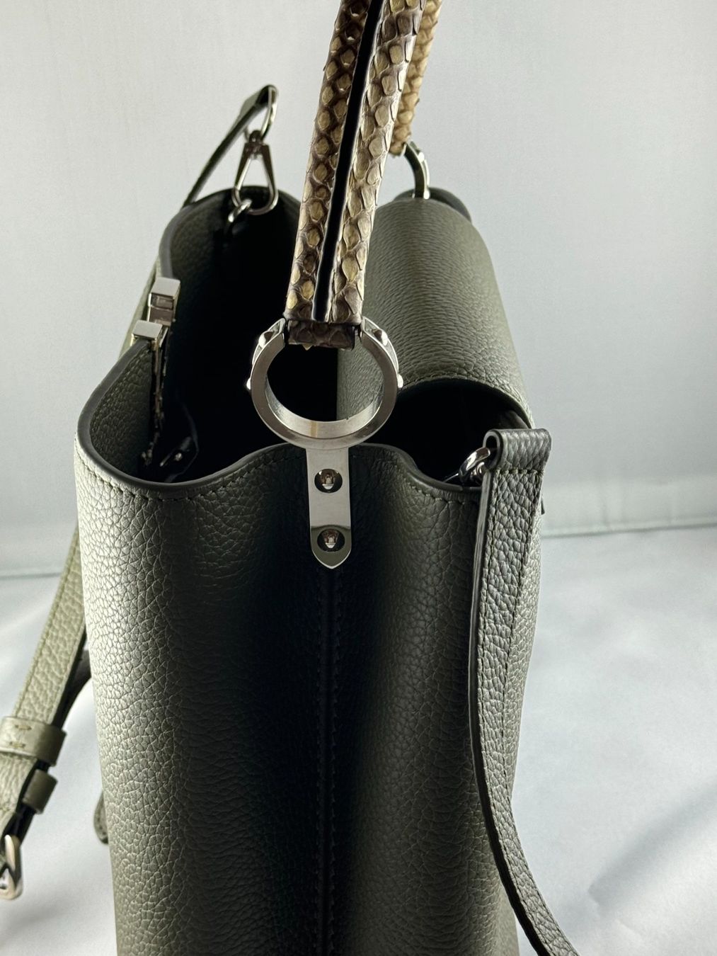 Louis Vuitton Taschen für Damen: LOUIS VUITTON Sac Capucine BB en cuir vert poignée python – Gebraucht aus Pully von Occasions-luxe.Golay 2