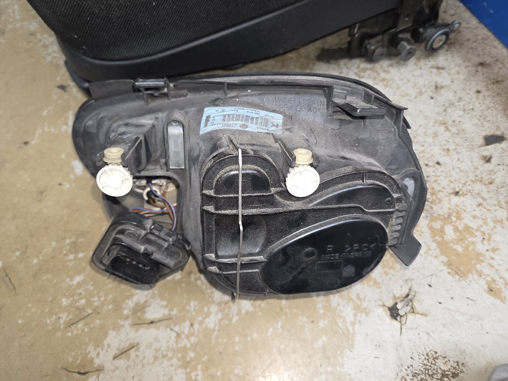 VW Fari: Vw Golf 4 Scheinwerfer – Usato da Schötz venduto da corrado82 1