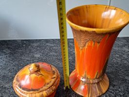 Blumenvase und Deckeldose