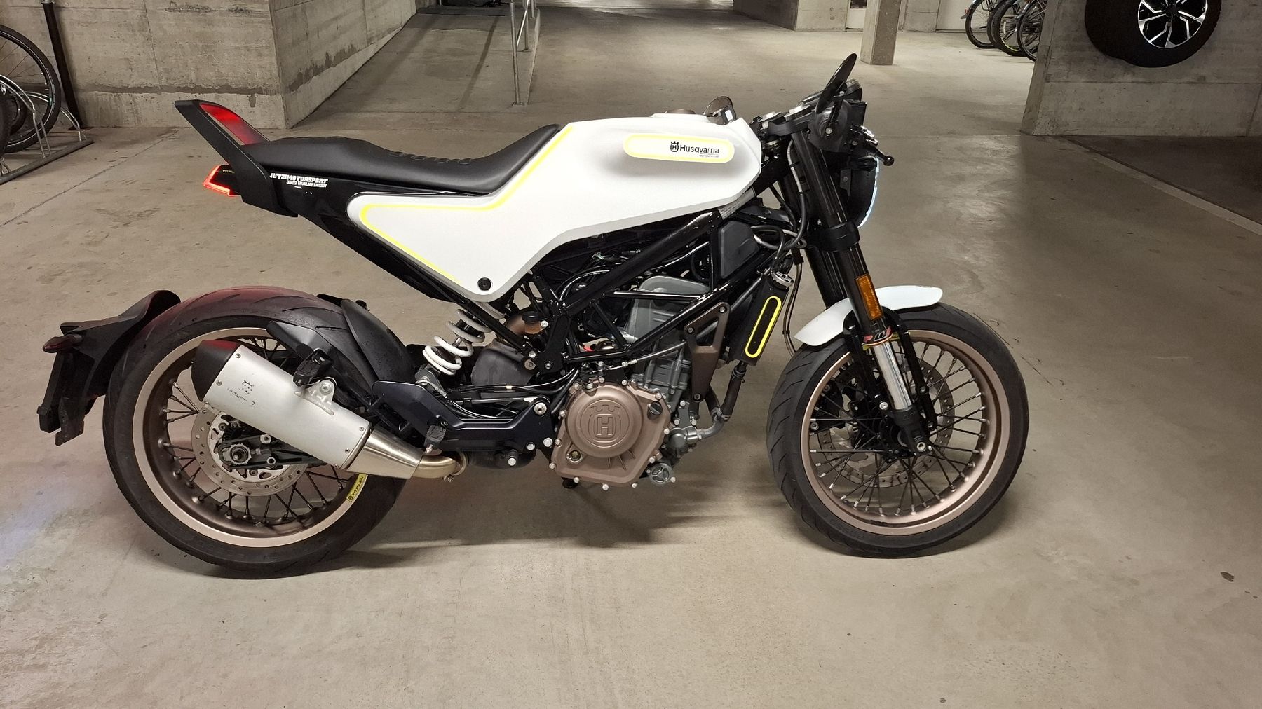 Strada: Husqvarna vitpilen 401 – Usato da Thun venduto da Marc.jobs