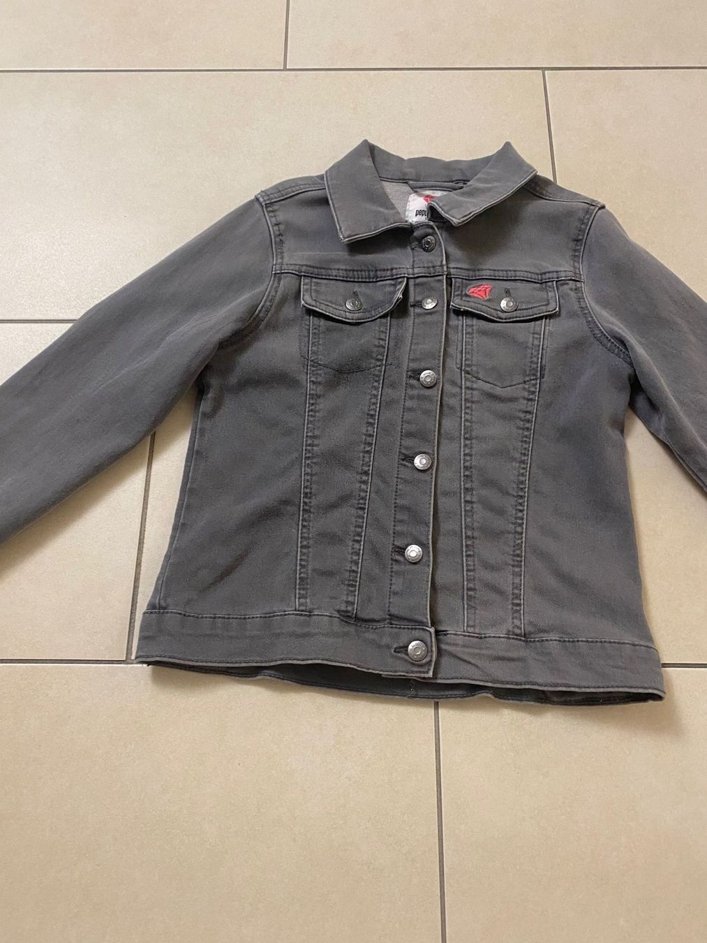 Giacche & Cappotti: Graue Jeansjacke Mädchen Grösse 146 – Usato da Küssnacht am Rigi venduto da icbicb 1