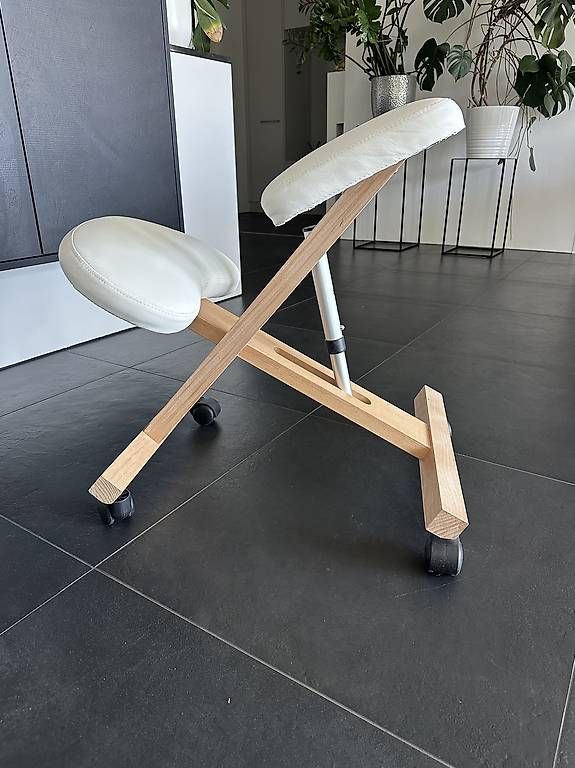 Chaises: Kniestuhl – D'occasion à Utzigen par cat1204 2
