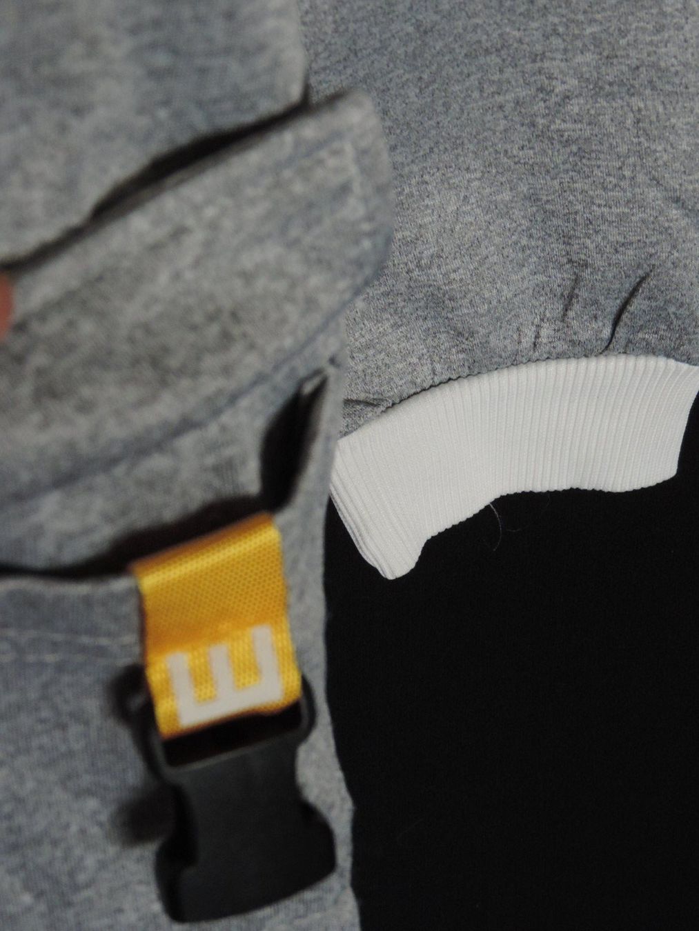 Maglioni & Felpe: pull Gris avec porte clef – Nuovo (secondo la descrizione) da Genève venduto da Axelle333 9