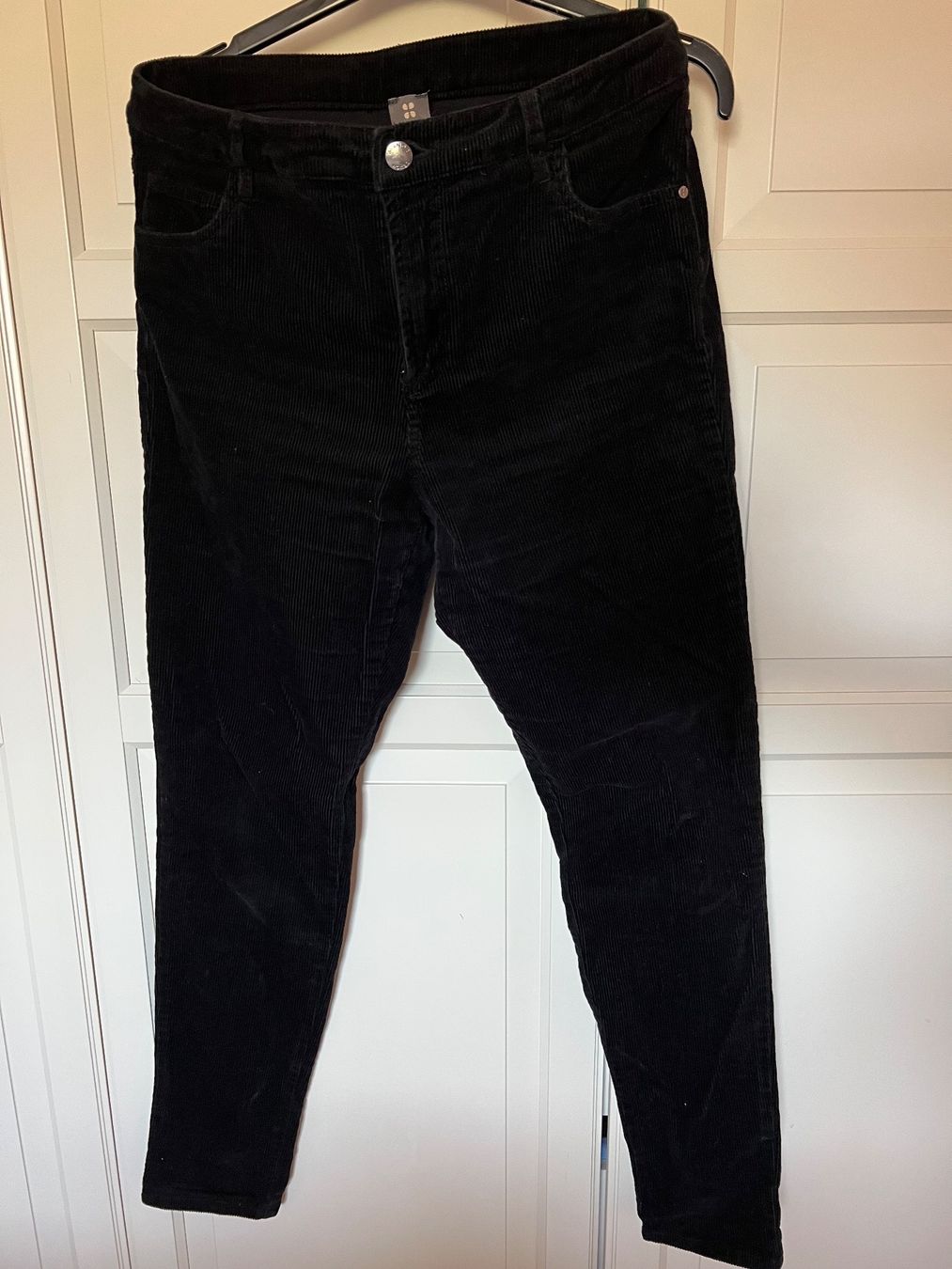Pantaloni: Pantalons en velours côtelé – Usato da Savagnier venduto da Pivovar2