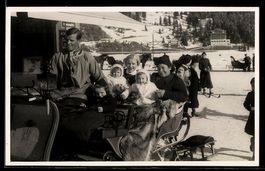 Foto-AK Arosa, Gruppe mit Kindern im Schlitten