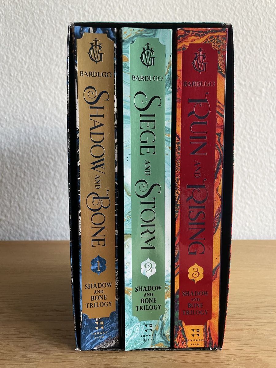 Livres: Shadow and Bone Trilogie – D'occasion à Zug par job_pbw9