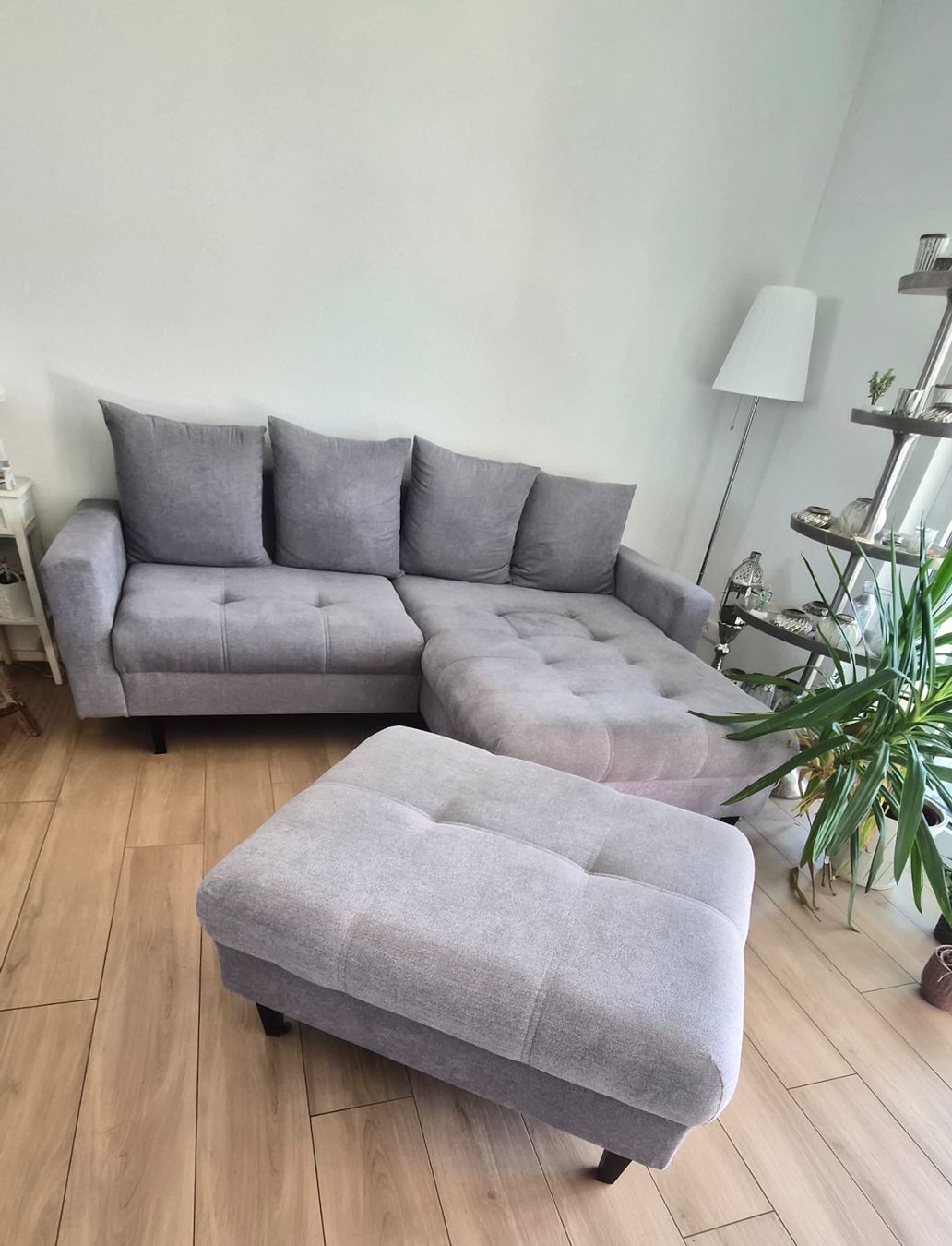 Sofas: Titel;   Ecksofa (neuwertig) inkl. passender Hocker – Gebraucht aus Emmen von SamueleD 2