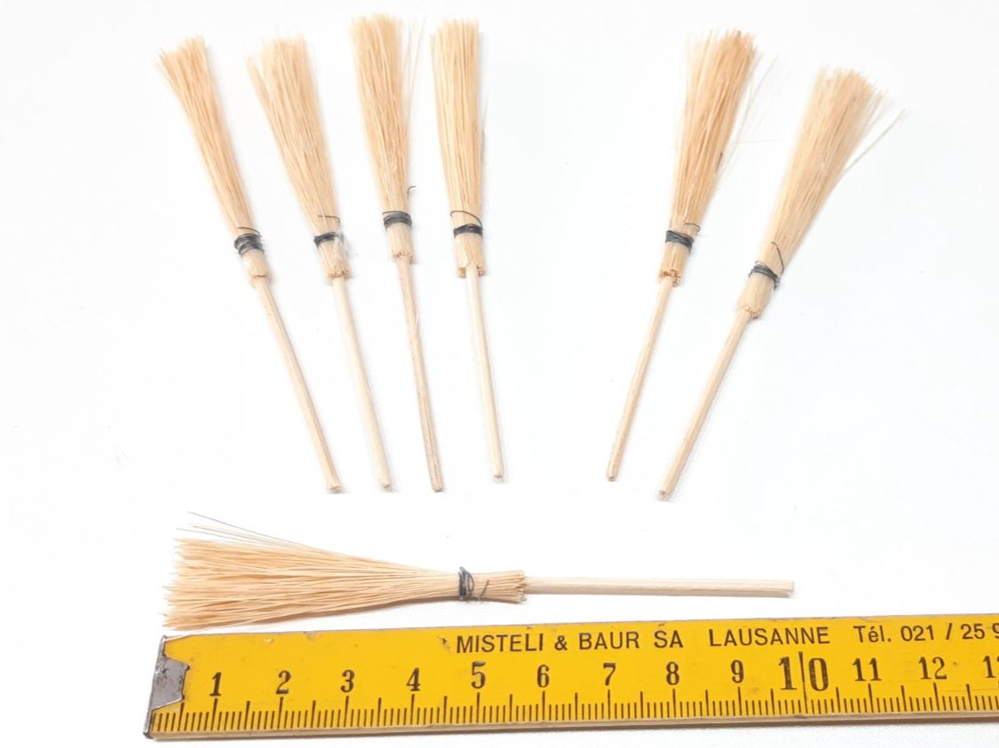 Tutte le decorazioni: Mini Besen Deko - Mini balais déco – Nuovo (secondo la descrizione) da Savagnier venduto da Marderuth