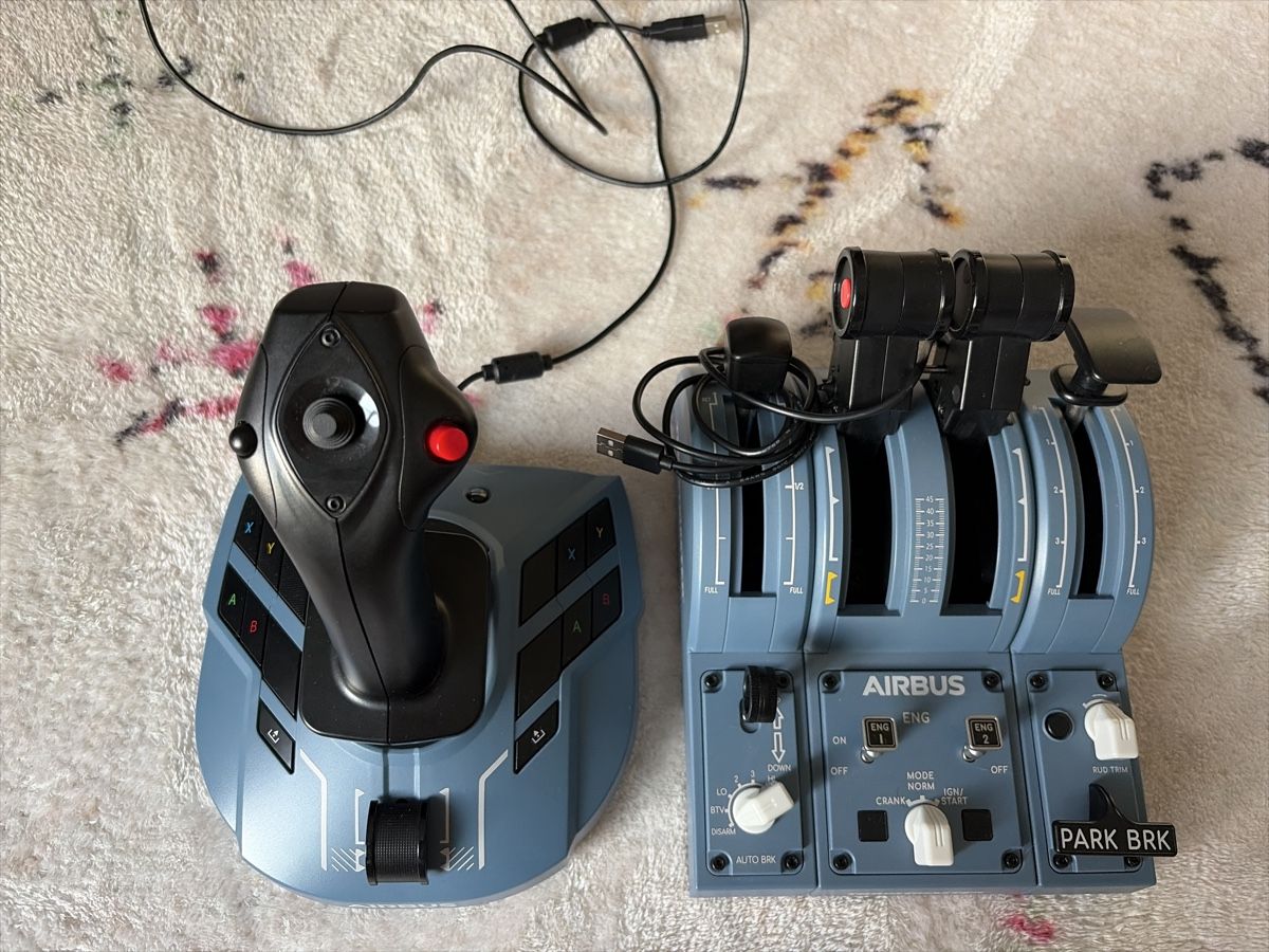 Thrustmaster Controller: Thrustmaster TCA Captain Pack X Airbus Edition - Neuwertig! – Nuovo (secondo la descrizione) da Opfikon venduto da Willy28