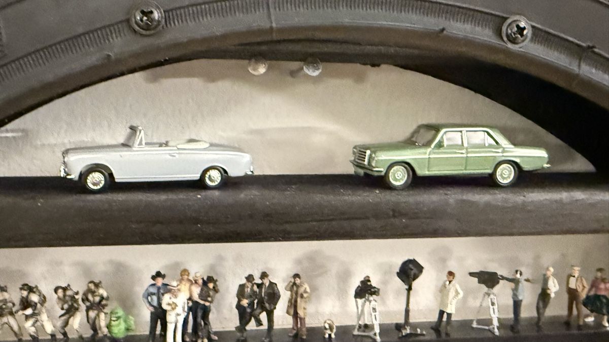 Modellautos: Modellautos und Figuren 1:87 – Gebraucht aus Basel von Zomeg 1