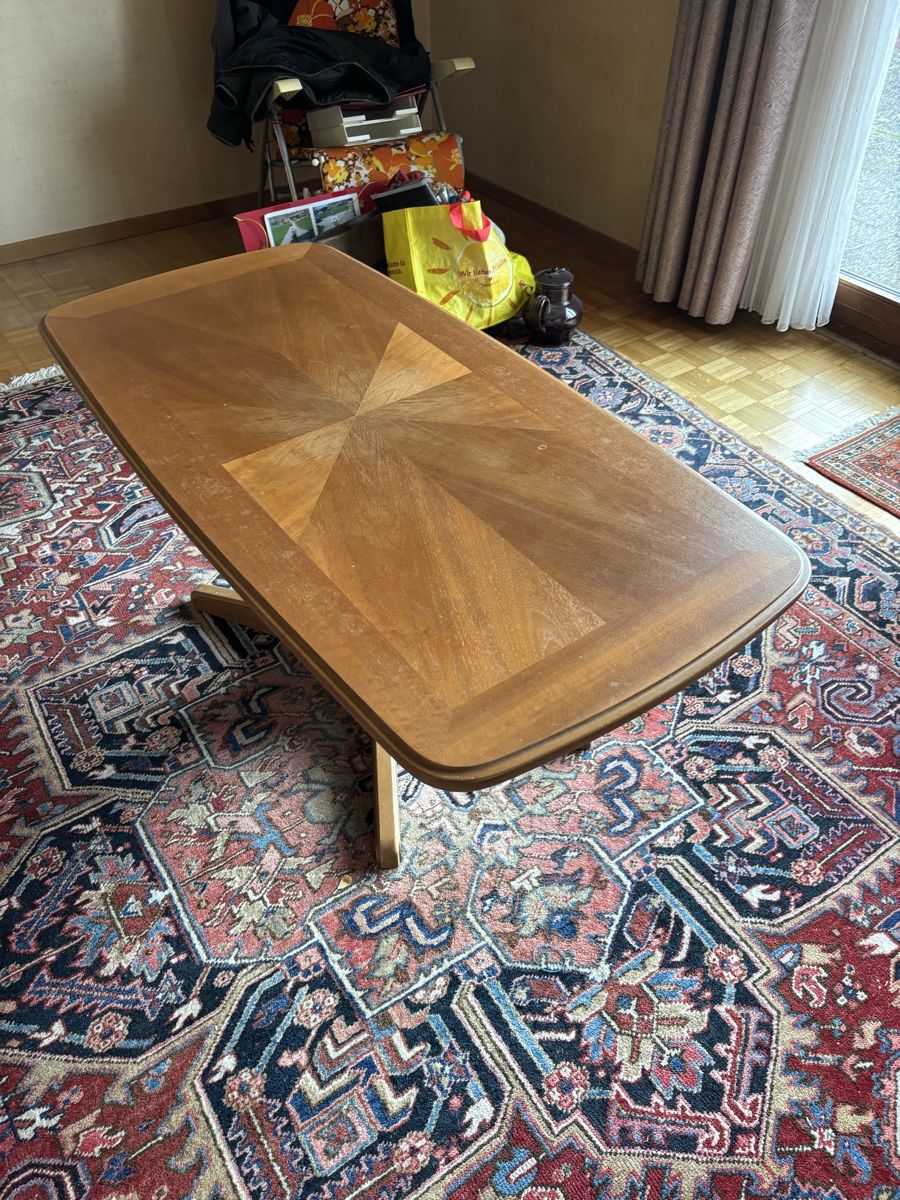 Tables: Schöner Salontisch aus Holz – D'occasion à Kandergrund par L.o.01 1