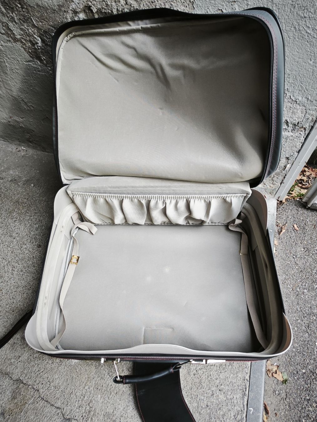 Samsonite Valigie: Samsonite Koffer Vintage grau mit Rollen – Usato da Zürich venduto da Waennae 3