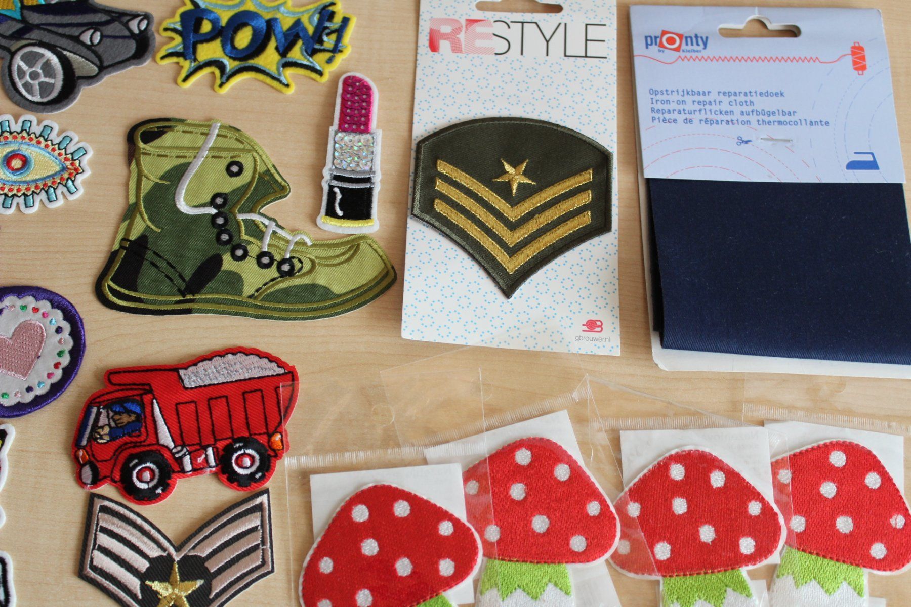 Tissus: Aufnäher Aufbügler Patches – Neuf (Voir description) à Obfelden par solomon111 2