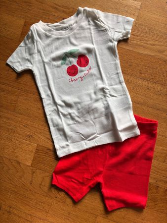Schönes Pyjama Gr. 98, Neu