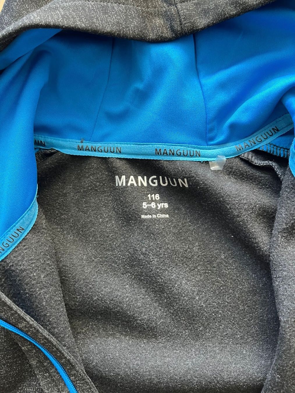 Giacche & Cappotti: Trainerjacke MANGUUN Gr. 116 grau blau - Pullover – Usato da Winterthur venduto da Secondhand-Family 1