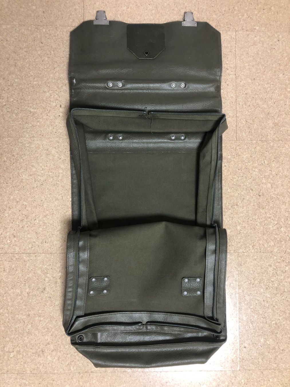 Schweizer Armee Borse: Schweizer Militär Effektentasche (F-Sack) – Usato da Ballwil venduto da goldi360 2
