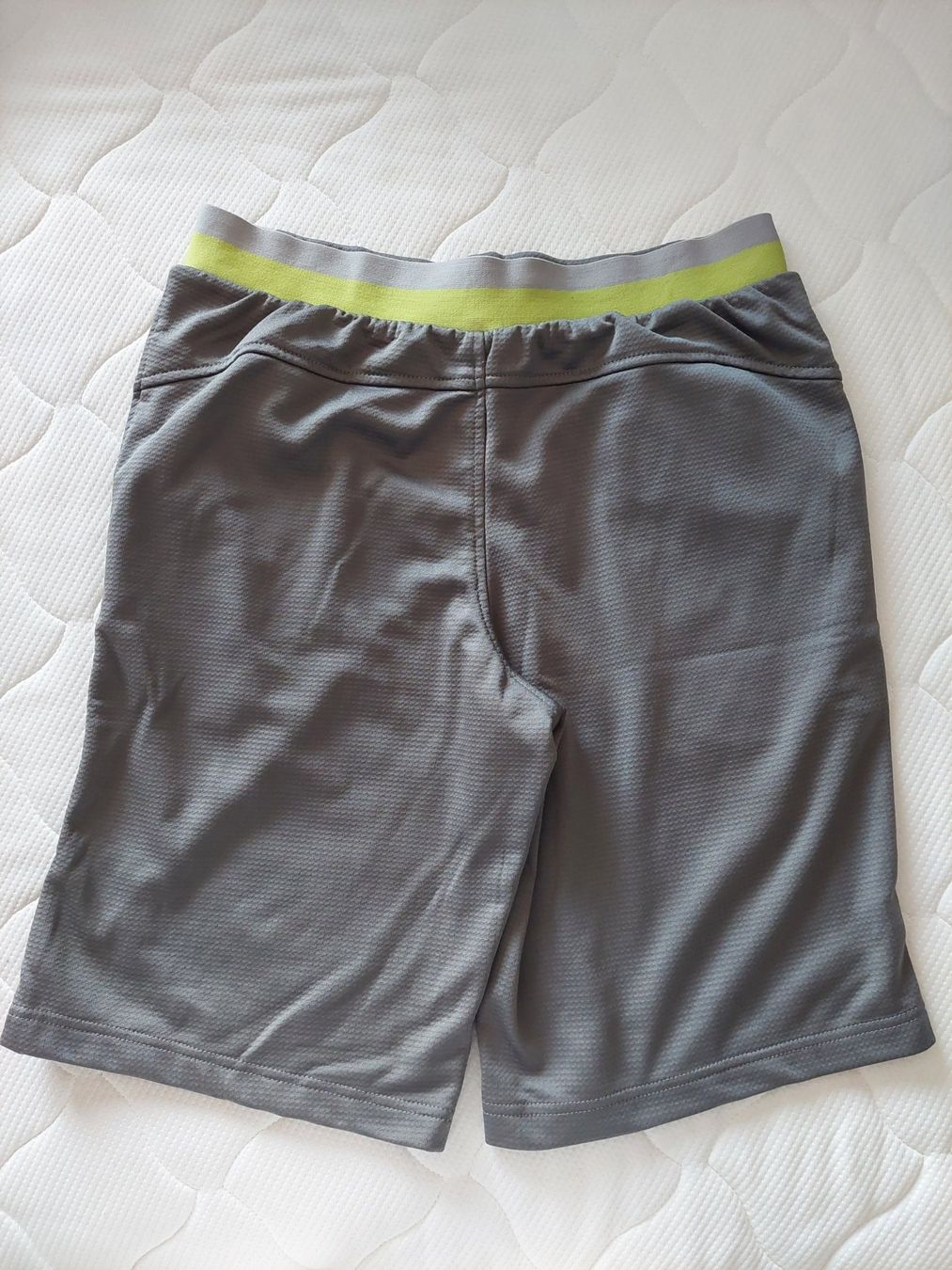 Pantaloni: Kurze Shorts – Usato da Hefenhofen venduto da GSC99 1