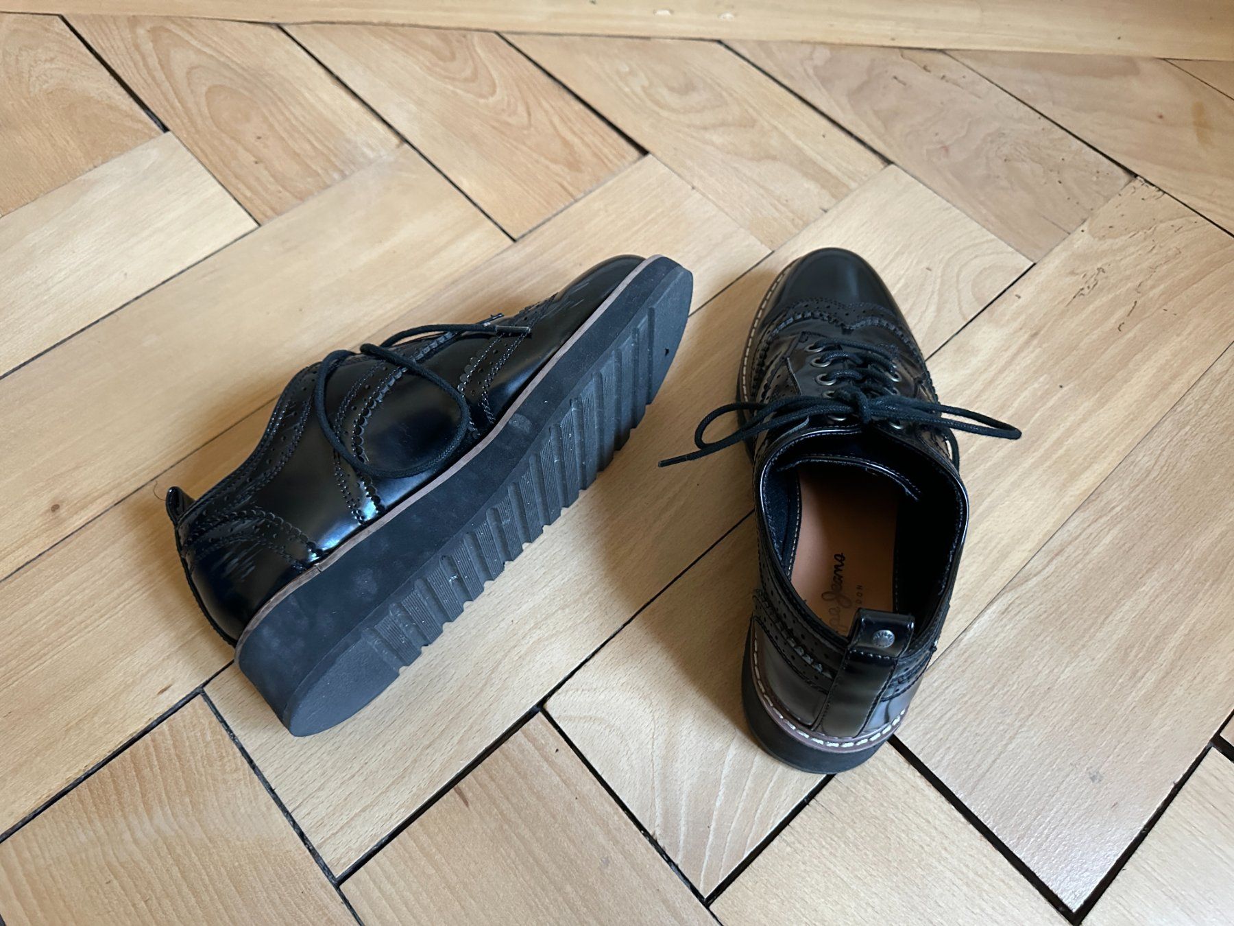Pepe Jeans Scarpe da donna: PEPE JEANS - Lack Leder Budapester schwarz 39 – Usato da Zürich venduto da Diazaio 3