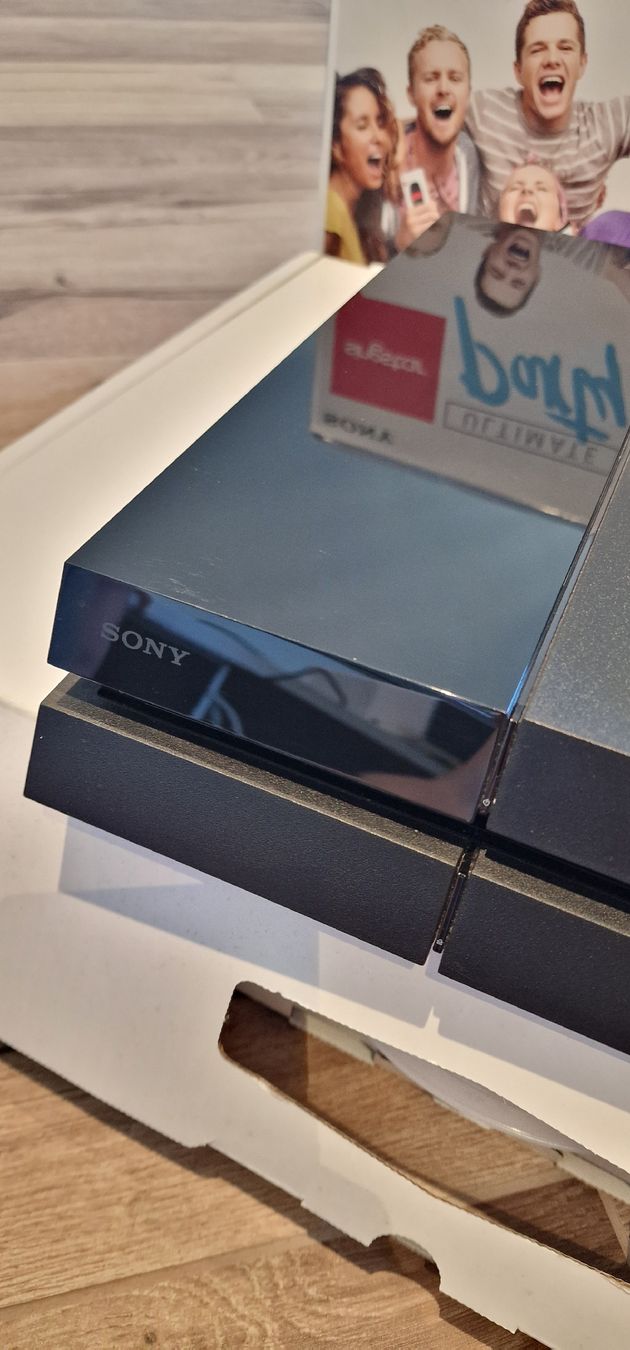Sony Console: Sony PlayStation 4 Ultimate Party Edition mit Spiel – Usato da Roggliswil venduto da Bluro90 1