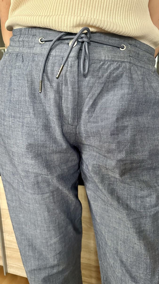 Pantalons: Pantalon bleu taille 42 coton, comme neuf  – Neuf (Voir description) à Vuippens par ale_6gkb 2
