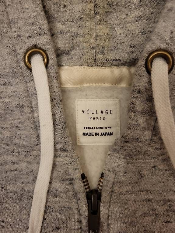 Pullover & Sweatshirts: Sweat a capuche Village Paris XL – Gebraucht aus Lausanne von imreloumaye